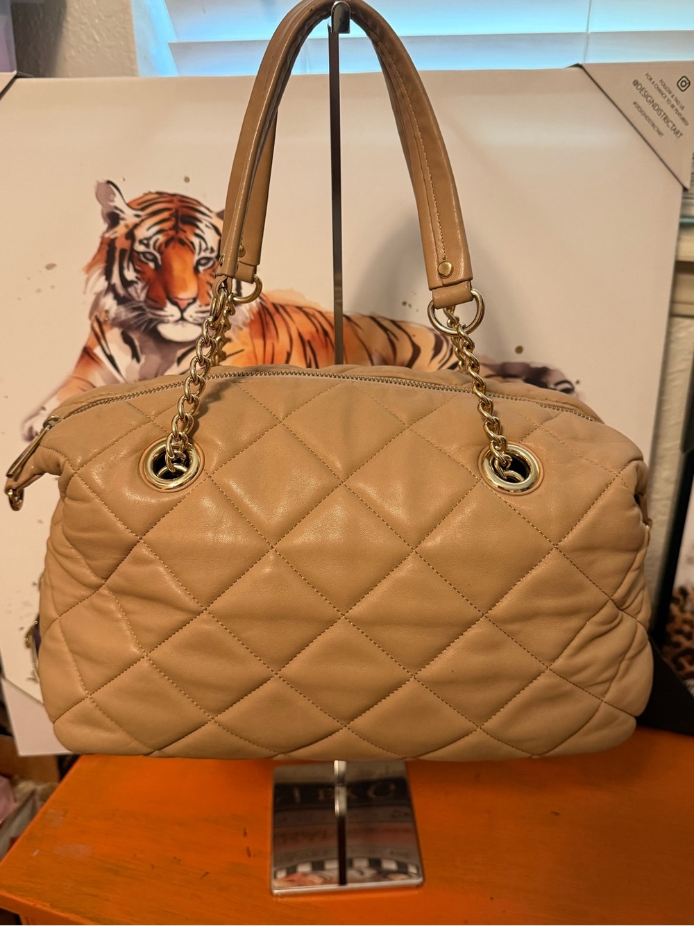 Michael Kors Quilted Beige Leather Shoulder Bag with Gold Hardware VGUC - Picture 4 of 13